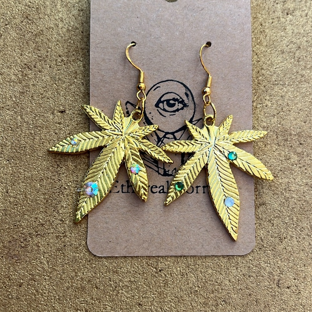 Gold weed leaf dangle earrings with rhinestones